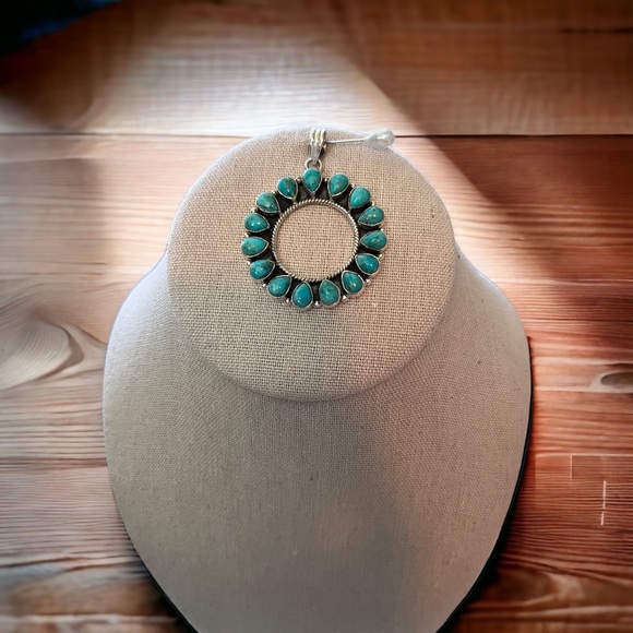 Beautiful Sterling Silver Turquoise Pendant - Picture 3 of 9